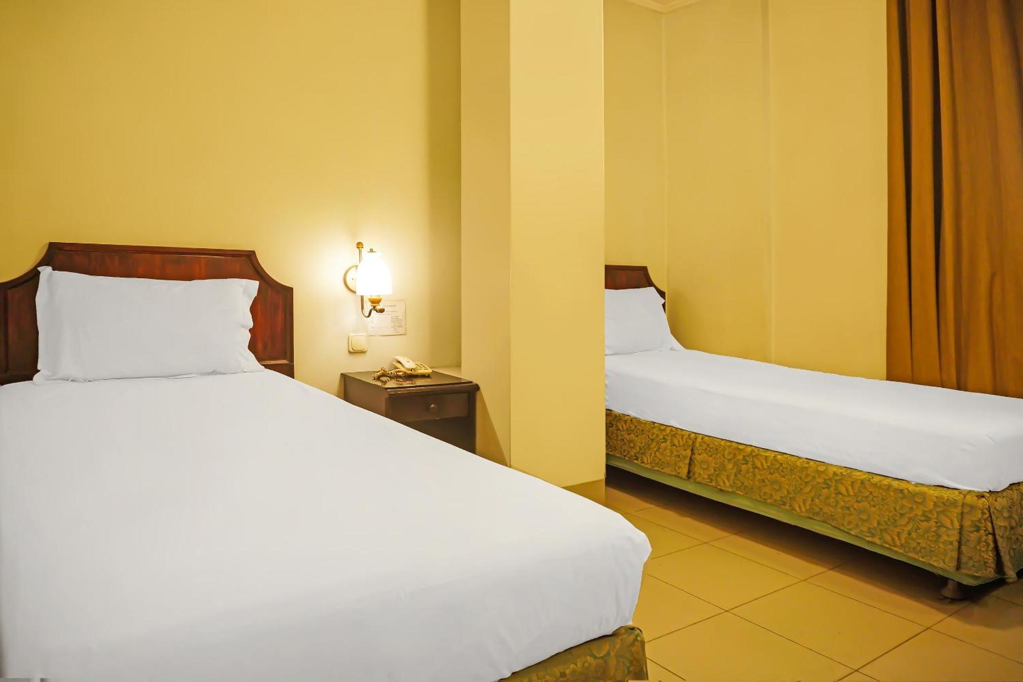 Super Oyo Collection O 92690 Hotel Limas Palembang Luaran gambar