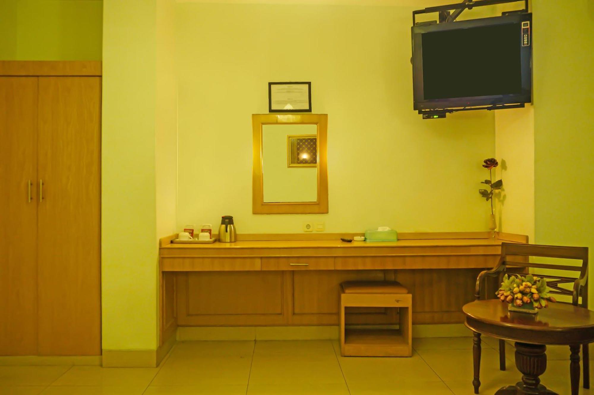 Super Oyo Collection O 92690 Hotel Limas Palembang Luaran gambar