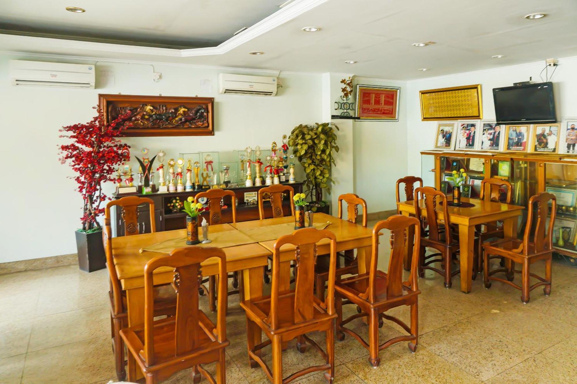 Super Oyo Collection O 92690 Hotel Limas Palembang Luaran gambar