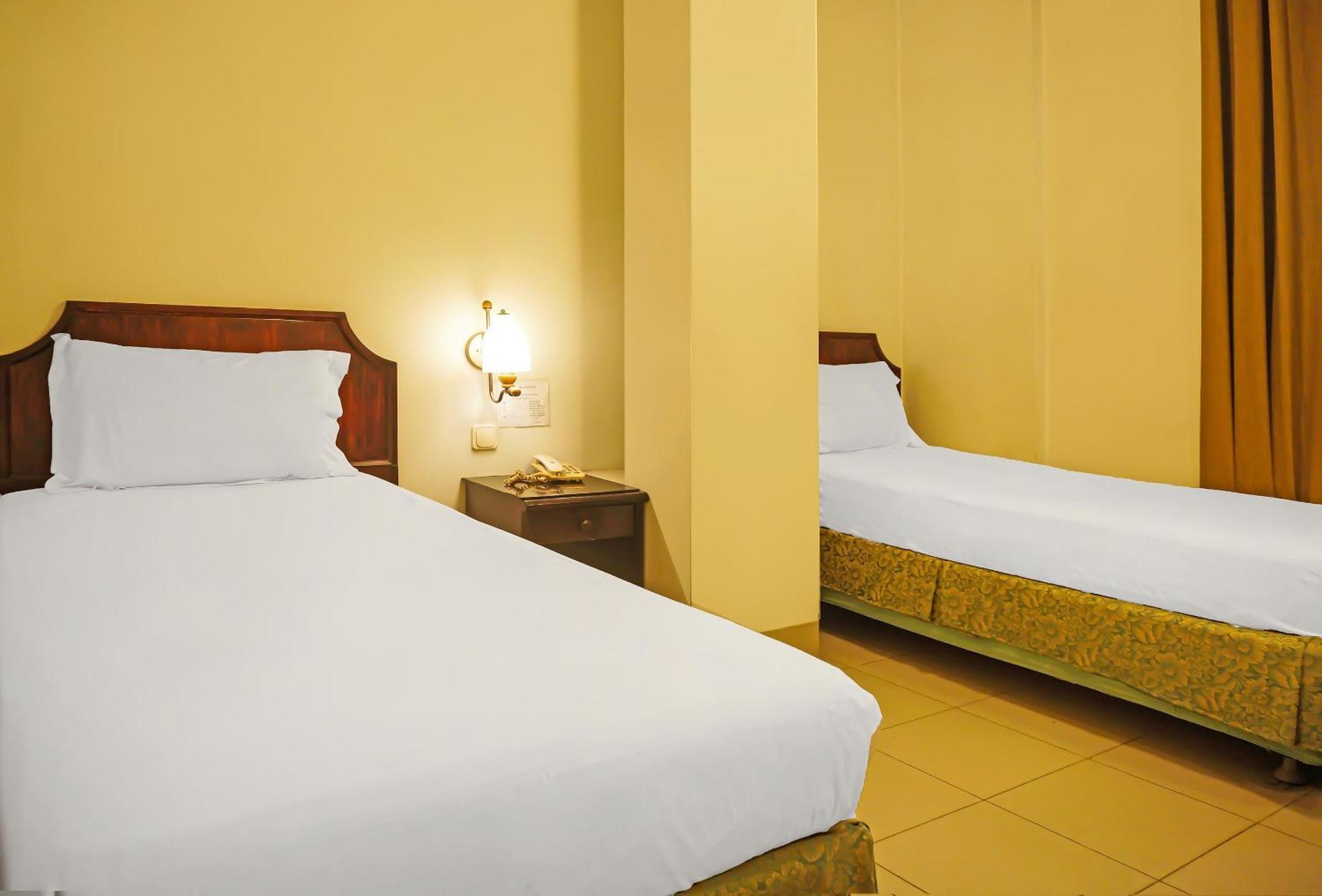 Super Oyo Collection O 92690 Hotel Limas Palembang Luaran gambar